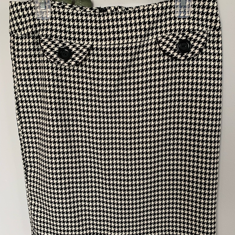 Like new houndstooth print skirt